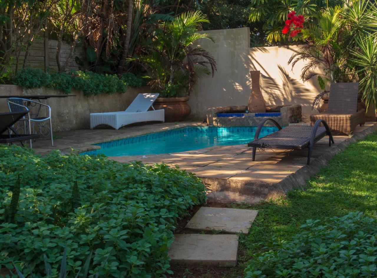Ekhaya Guest House Баллито Экстерьер фото